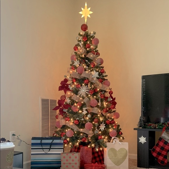 Christmas Tree with decorations and lightings - Picture 1 of 3